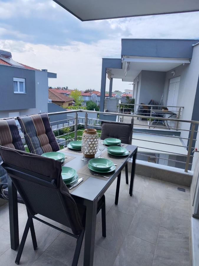 Lilli Deluxe Apartment Нікіті Екстер'єр фото